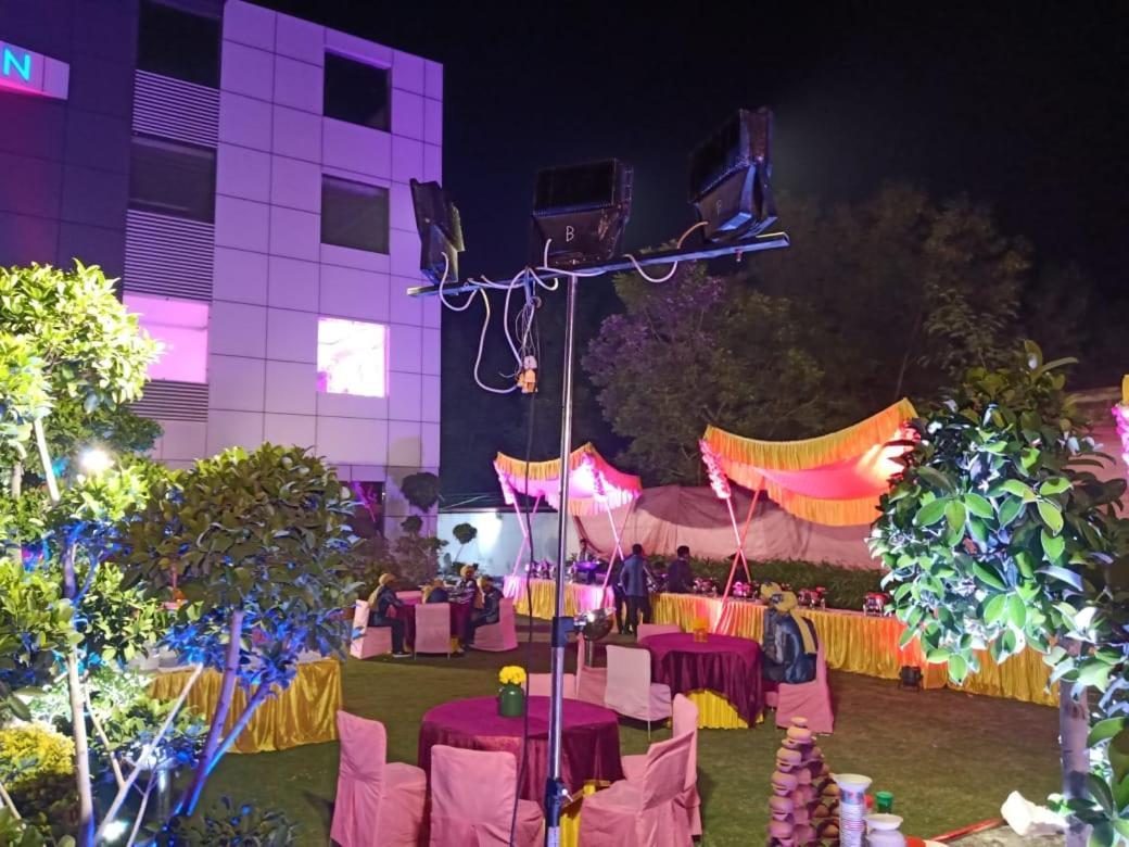 Hotel Sourav Park Inn Agra Agra  Bagian luar foto