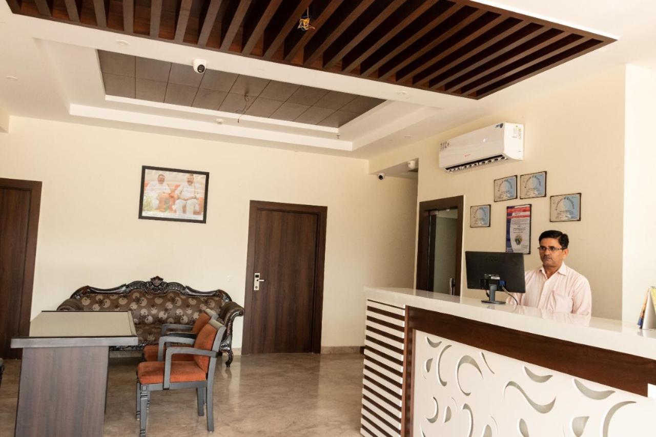 Hotel Sourav Park Inn Agra Agra  Bagian luar foto
