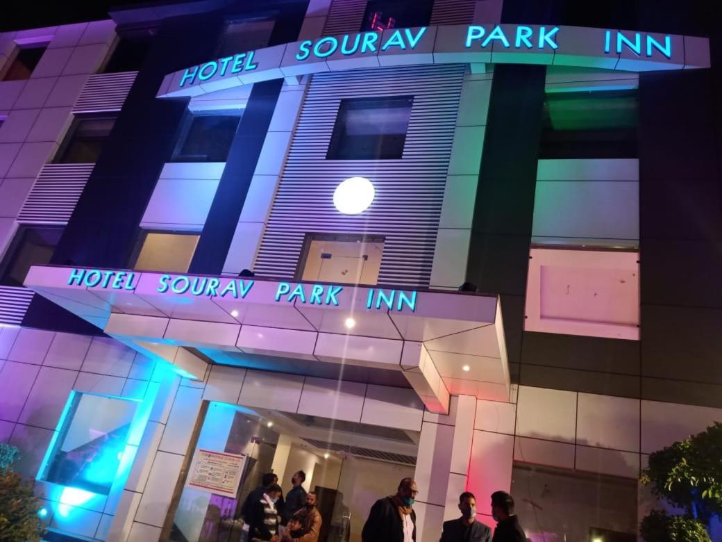 Hotel Sourav Park Inn Agra Agra  Bagian luar foto