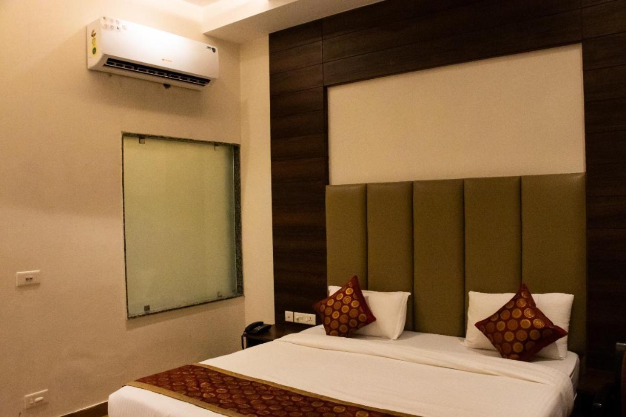 Hotel Sourav Park Inn Agra Agra  Bagian luar foto