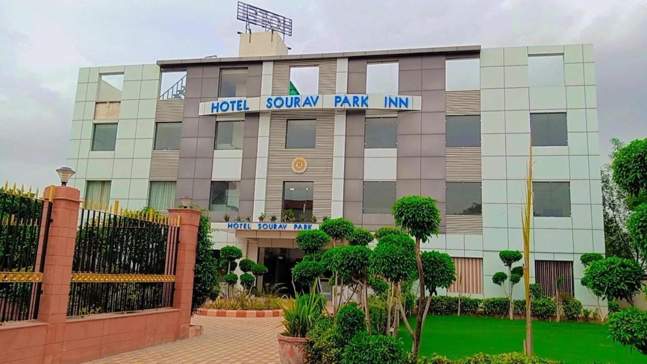 Hotel Sourav Park Inn Agra Agra  Bagian luar foto